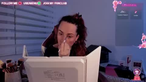 Snapshot of domina_deivis chatting on 1, 3, 2025 I WILL BE BACK ON WEDNESDAY DECEMBER 4 0100AM COLOMBIA TIME online show from 1, 3, 2025