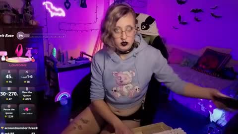 Bigbearnbunnyboy online show from 5, 12, 2025