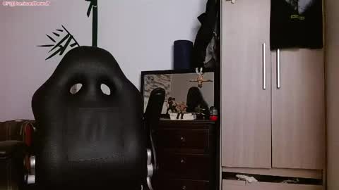 Logan - INDEPENDET MODEL online show from 29, 4, 2026