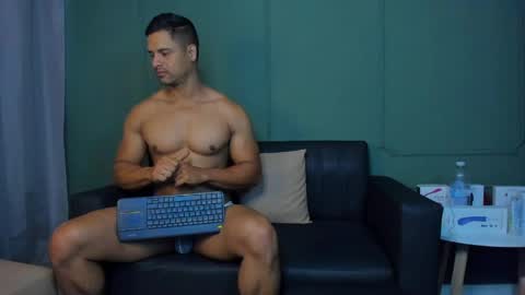 Dominc berry online show from 12, 5, 2026