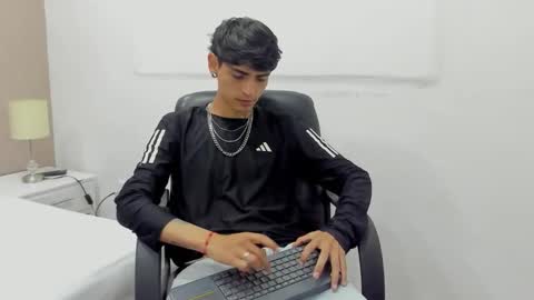 Dominic foox online show from 5, 2, 2026