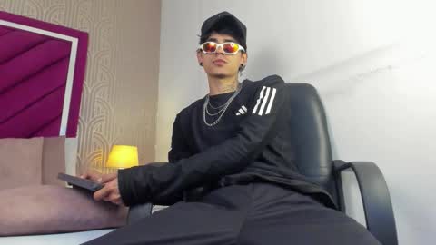 Dominic foox online show from 28, 2, 2026