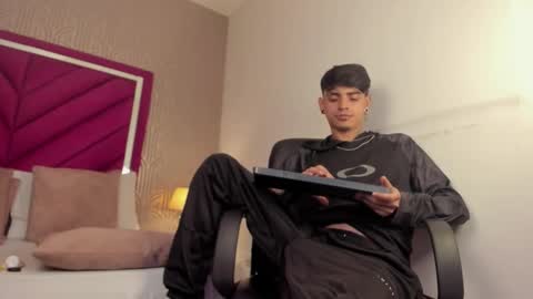 Dominic foox online show from 21, 3, 2026