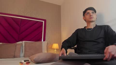 Dominic foox online show from 23, 3, 2026