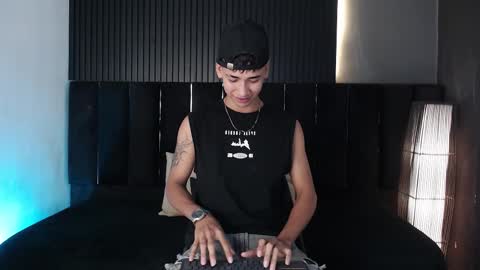 Dominic online show from 12, 11, 2025