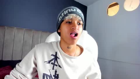 Snapshot of dominick_joness chatting on 5, 1, 2025 Dominick online show from 5, 1, 2025