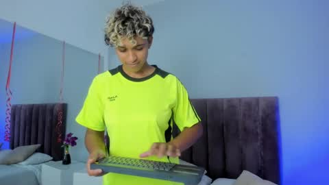 Snapshot of dominick_joness chatting on 18, 2, 2025 Dominick online show from 18, 2, 2025