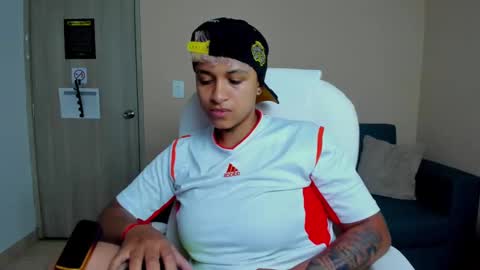 Snapshot of dominick_joness chatting on 10, 9, 2025 Dominick online show from 10, 9, 2025