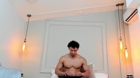 Dominick Star online show from 4, 2, 2025