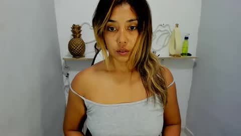 dona_tella online show from 5, 4, 2026