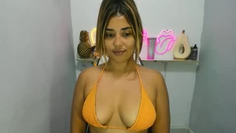 dona_tella online show from 7, 4, 2026