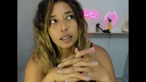 dona_tella online show from 11, 5, 2026