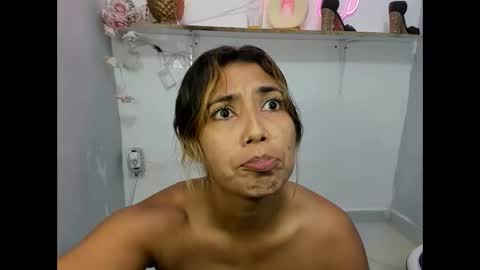 dona_tella online show from 3, 6, 2026