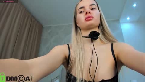 Snapshot of donnaaa_evans chatting on 26, 11, 2025 Donna On GMT2 Mon-Fri 3-9 AM online show from 26, 11, 2025