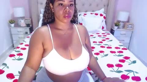 Snapshot of donnaadore chatting on 19, 7, 2026 Donna online show from 19, 7, 2026