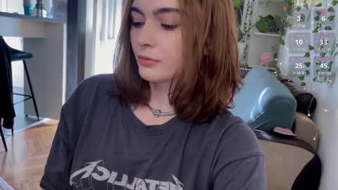 Snapshot of dorfmatratze_ chatting on 8, 1, 2025 Alice online show from 8, 1, 2025