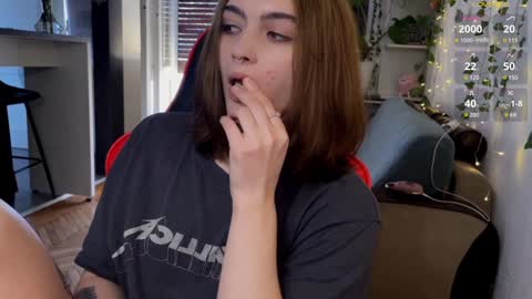 Snapshot of dorfmatratze_ chatting on 8, 1, 2025 Alice online show from 8, 1, 2025