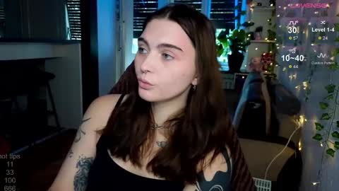 Snapshot of dorfmatratze_ chatting on 10, 10, 2025 Alice online show from 10, 10, 2025