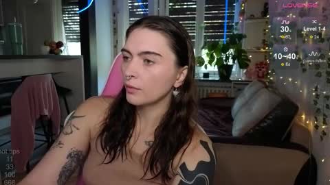 Snapshot of dorfmatratze_ chatting on 3, 11, 2025 Alice online show from 3, 11, 2025