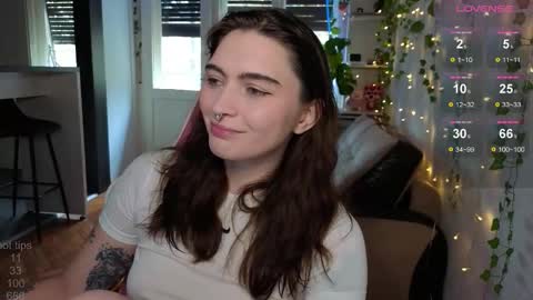 Snapshot of dorfmatratze_ chatting on 4, 11, 2025 Alice online show from 4, 11, 2025