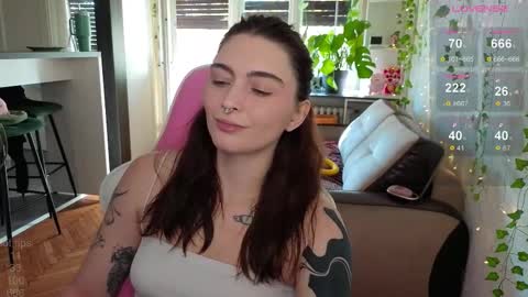 Snapshot of dorfmatratze_ chatting on 6, 11, 2025 Alice online show from 6, 11, 2025