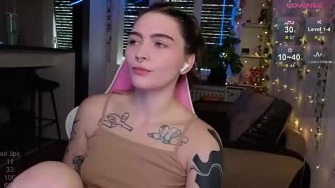 Snapshot of dorfmatratze_ chatting on 8, 11, 2025 Alice online show from 8, 11, 2025