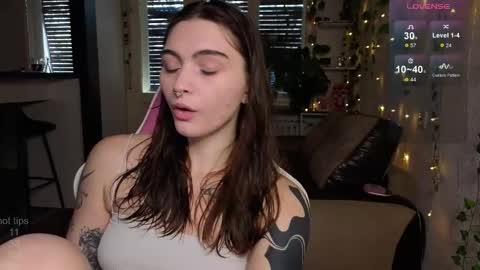 Snapshot of dorfmatratze_ chatting on 25, 11, 2025 Alice online show from 25, 11, 2025