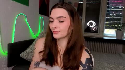 Snapshot of dorfmatratze_ chatting on 4, 12, 2025 Alice online show from 4, 12, 2025