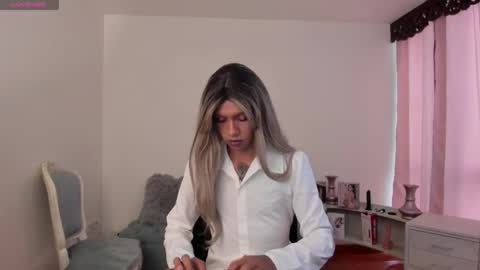 Nicolle online show from 3, 3, 2025