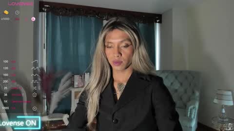 Nicolle online show from 6, 3, 2025