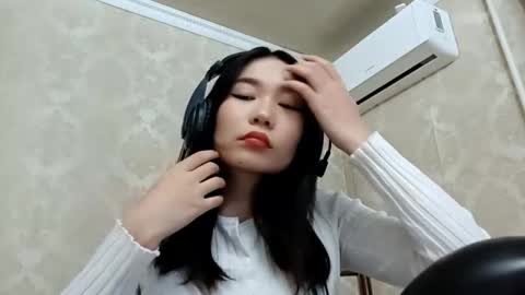 YuKi  online show from 9, 10, 2025