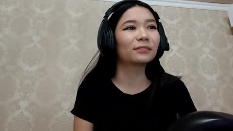 YuKi  online show from 15, 10, 2025