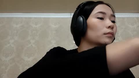 YuKi  online show from 18, 10, 2025