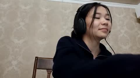 YuKi  online show from 30, 10, 2025