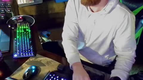 DotYourEyezez  online show from 4, 1, 2025