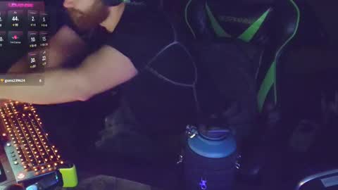 DotYourEyezez  online show from 14, 2, 2025