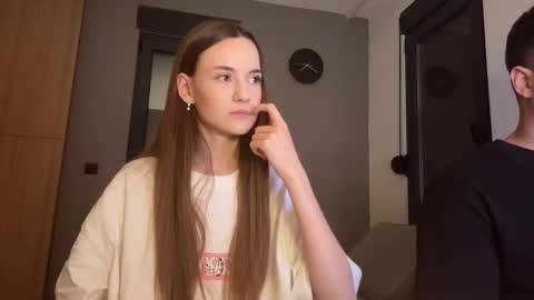 Snapshot of double_sun chatting on 14, 10, 2025 Alice and Mark online show from 14, 10, 2025