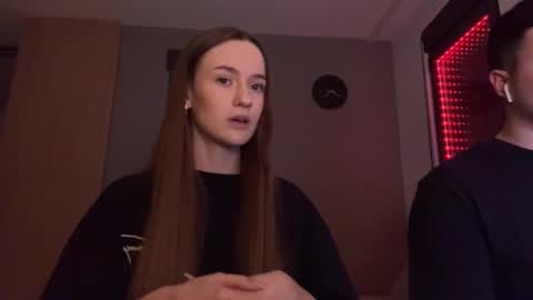 Snapshot of double_sun chatting on 14, 11, 2025 Alice and Mark online show from 14, 11, 2025