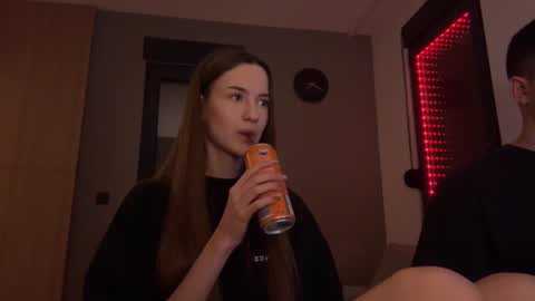 Snapshot of double_sun chatting on 17, 11, 2025 Alice and Mark online show from 17, 11, 2025