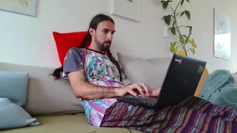 new profile Aircum99  online show from 8, 5, 2026