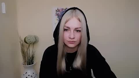 dream_dolly_ online show from 18, 9, 2025