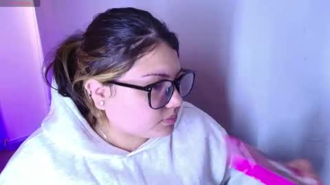 Snapshot of dreambooo_ chatting on 9, 5, 2026 C A M I L A online show from 9, 5, 2026