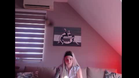 A girl online show from 4, 11, 2025