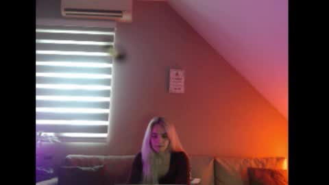 A girl online show from 13, 1, 2026