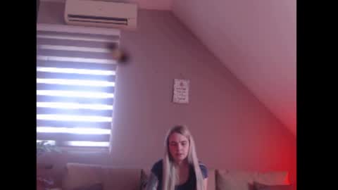 A girl online show from 18, 3, 2026