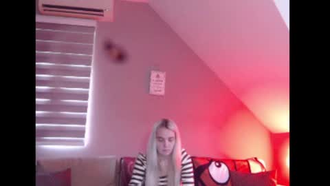 A girl online show from 18, 5, 2026