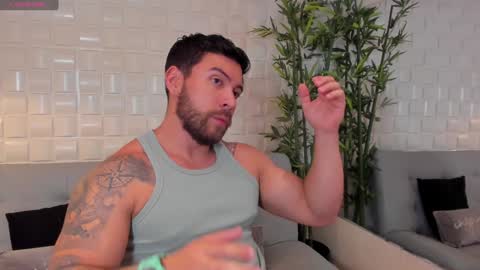 Snapshot of dreammr1 chatting on 17, 12, 2024 cris online show from 17, 12, 2024