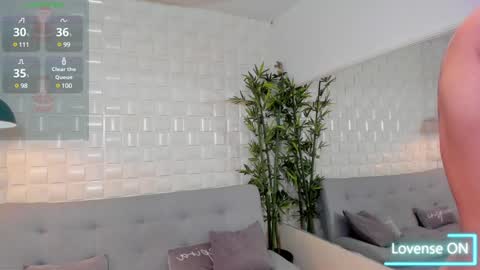 Snapshot of dreammr1 chatting on 23, 12, 2024 cris online show from 23, 12, 2024