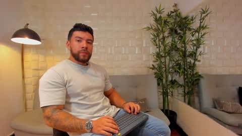 Snapshot of dreammr1 chatting on 14, 1, 2025 cris online show from 14, 1, 2025