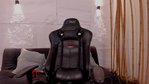 Snapshot of dreammr1 chatting on 13, 2, 2025 cris online show from 13, 2, 2025